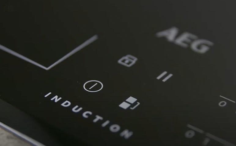 Варочные панели AEG SensePro с сенсором Food Sensor