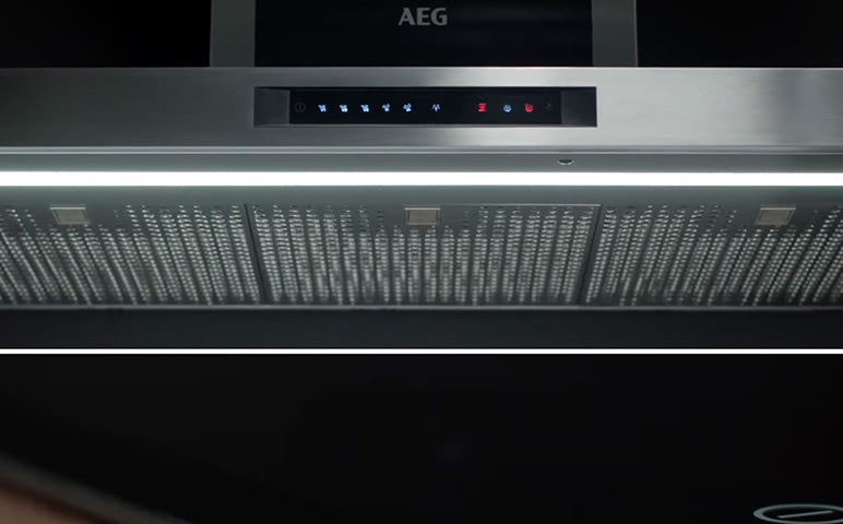 Установка каминной вытяжки AEG