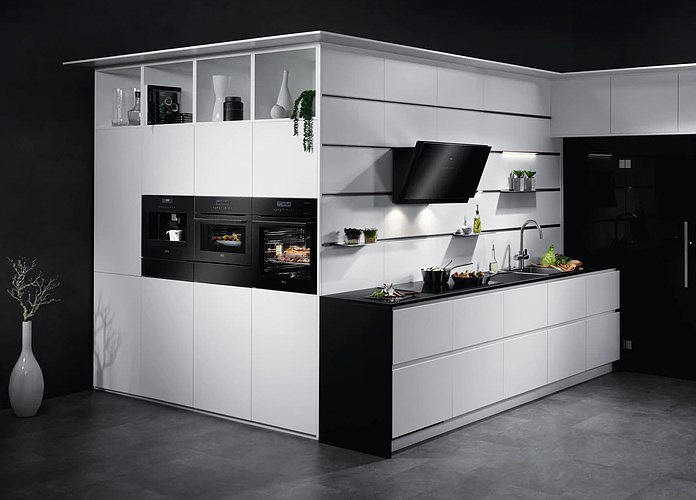 Компактный духовой шкаф AEG KME761000B preview 5