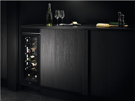 Встраиваемый винный шкаф AEG AWUS018B7B preview 7