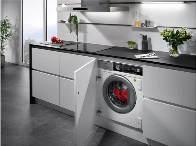 Встраиваемая стиральная машина AEG L8FBE48SRI preview 2